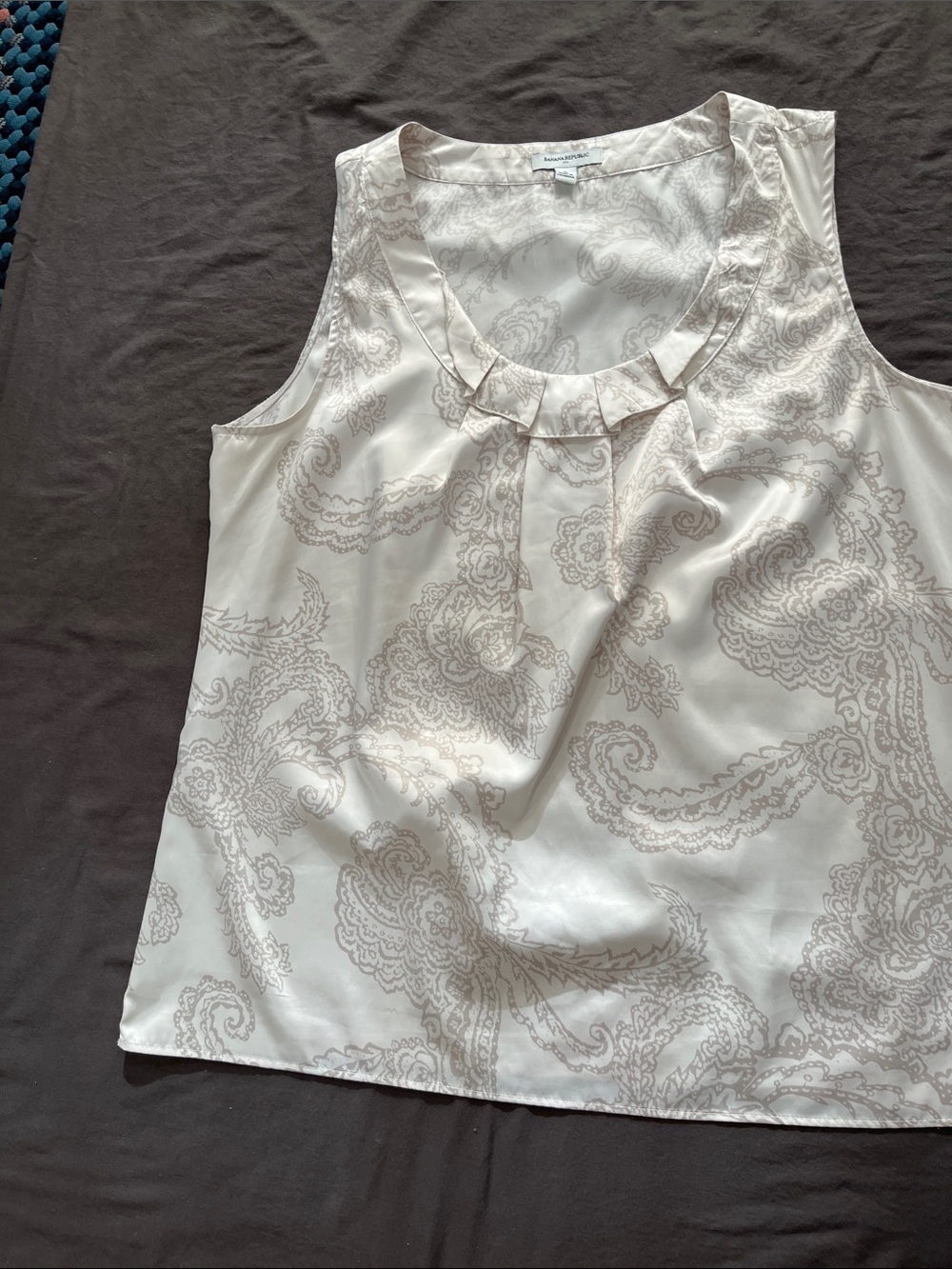 Banana Republic Cream Paisley Sleeveless Ruffle-Neck Shell
